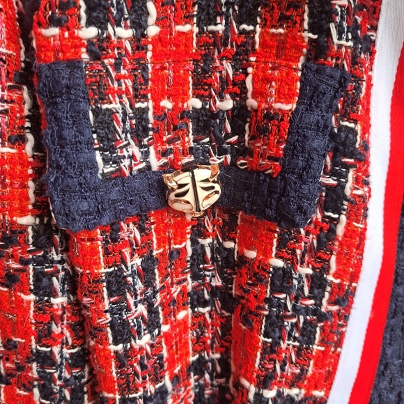 Women suit - Picture 2 of 4